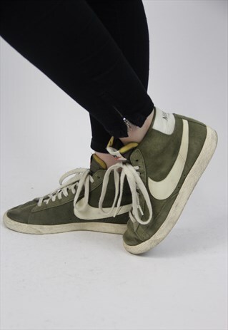 VINTAGE NIKE SUEDE KHAKI TRAINERS