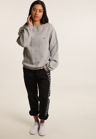 VINTAGE NIKE EMBROIDERED LOGO SWEATSHIRT