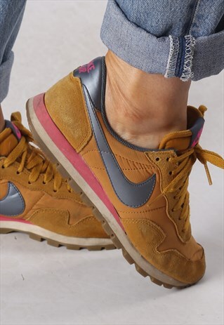NIKE AIR MAX TRAINERS UK 4.5. US 7 (ECA)