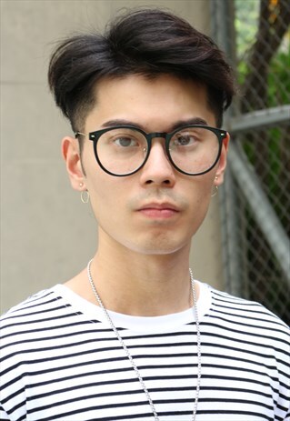 OVERSIZED BLACK GLASSES