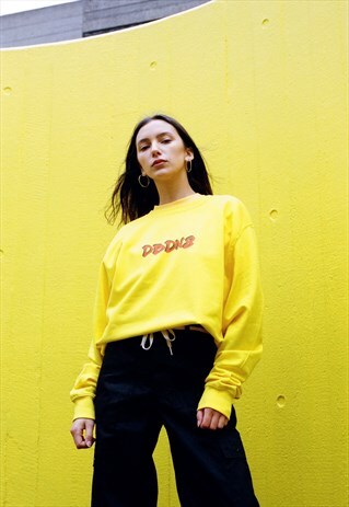 YELLOW SWEATSHIRT WITH PRINTED DBDNS 80S CASSETTE DESIGN
