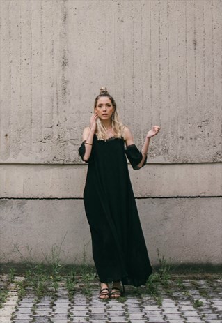 PLEATED BLACK DRESS WITH GENTLE STRAPS
