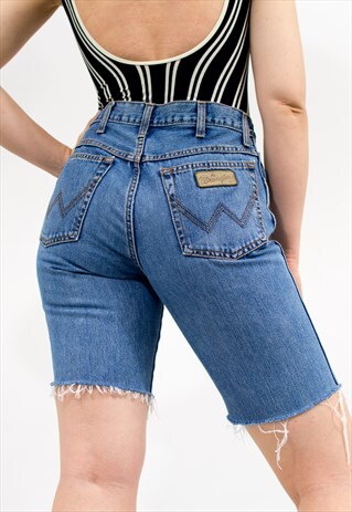 WRANGLER CUT OFF DENIM SHORTS IN BLUE VINTAGE