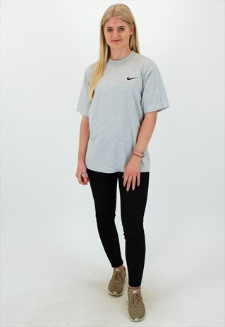 VINTAGE NIKE T-SHIRT