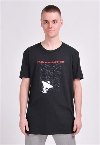 BLACK FAST-SATISFACTIONS GRAPHIC SHORT SLEEVE T-SHIRT