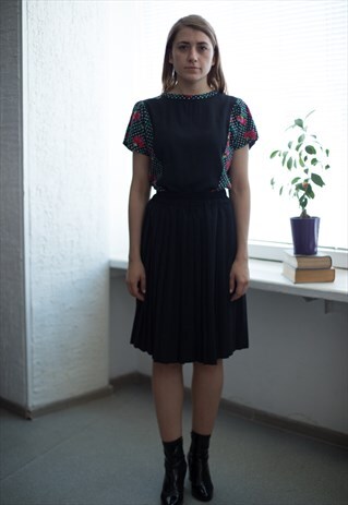 VINTAGE 90'S BLACK HIGH WAISTED PLEATED SKIRT