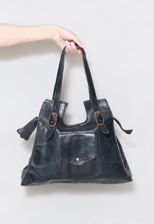 VINTAGE 1970'S BLUE SCALLOPED LEATHER HAND BAG