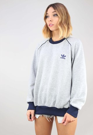 VINTAGE OVERSIZED GREY ADIDAS SWEATSHIRT