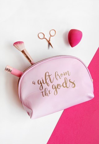 CURVE MAKE-UP BAG IN PINK WITH HEART PRINT