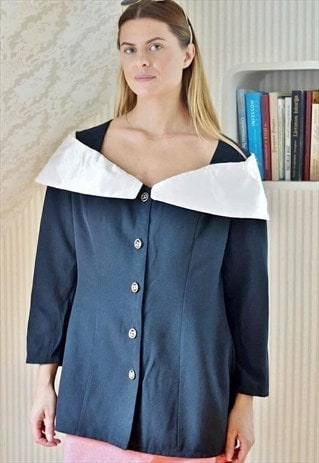 BLACK JACKET WITH OVERSIZE WHITE COLLAR