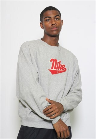 VINTAGE NIKE SWEATSHIRT