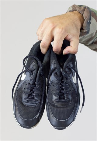 VINTAGE NIKE BLACK AIR MAX TRAINERS