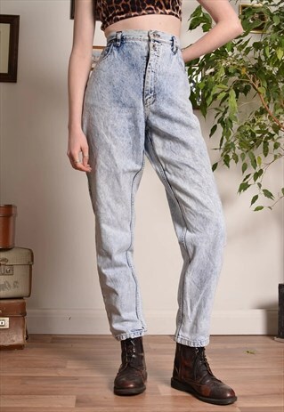 VINTAGE HIGH WAIST MOM JEANS IN ACID WASH BLUE DENIM