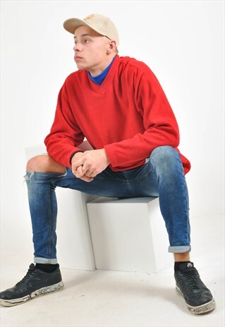 VINTAGE V NECK FLEECE JUMPER IN RED