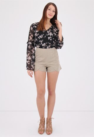 SCALLOP HEM HIGH WAIST SHORTS IN BEIGE