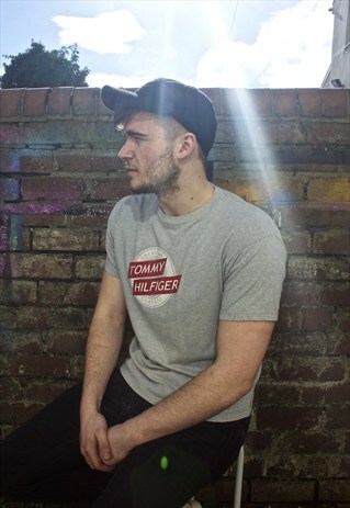 TOMMY HILFIGER T-SHIRT