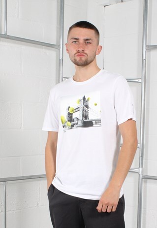 Vintage Nike T-Shirt in White with Swoosh Tick Logo Medium