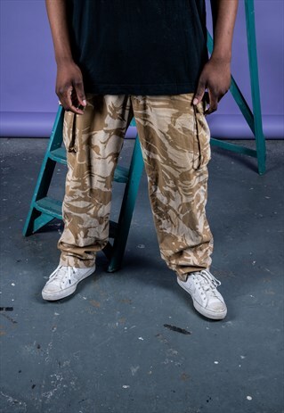 VINTAGE COMBAT TROUSERS IN BEIGE DESERT CAMO PATTERN