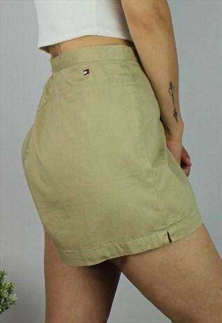 VINTAGE TOMMY HILFIGER CHINO SHORTS WITH LOGO BACK