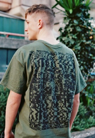 SHORT SLEEVED T-SHIRT IN GREEN WITH 'THE END IS NEAR' PRINT