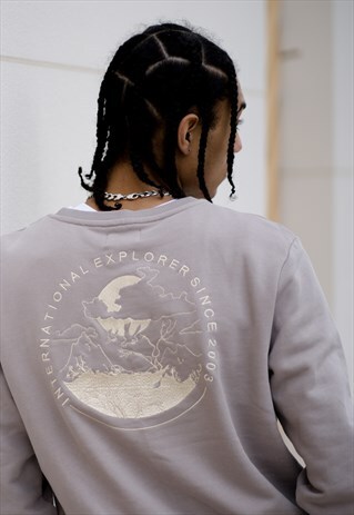 EXPLORER SWEATSHIRT IN GREY WITH EMBROIDERED BACK DESIGN