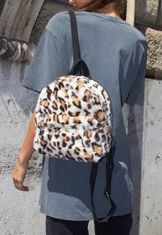 FLUFFY FRONT POCKET BACKPACK - BEIGE AND BLACK