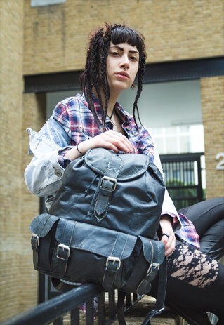 BLACK LEATHER RUCKSACK (VINTAGE 80'S STYLE)