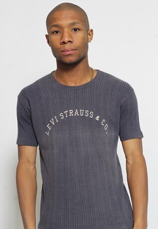 VINTAGE LEVIS T-SHIRT