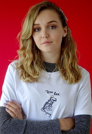 UNISEX TSHIRT WITH DINOSAUR CHRISTMAS DESIGN