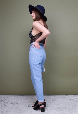 HIGH WAISTED VINTAGE MOM JEANS