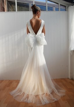 Tulle wedding dress with bow