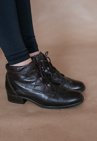 VINTAGE 90S ANKLE BOOTS