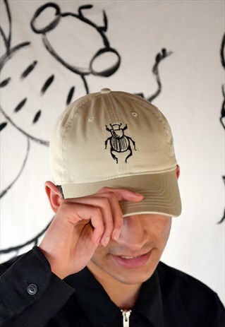 ORGANIC UNSTRUCTURED CAP IN NATURAL WITH DUNG BEETLE