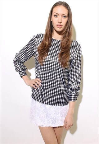 VINTAGE 1980'S 80'S BLACK & WHITE HOUNDSTOOTH SATIN TOP S-M
