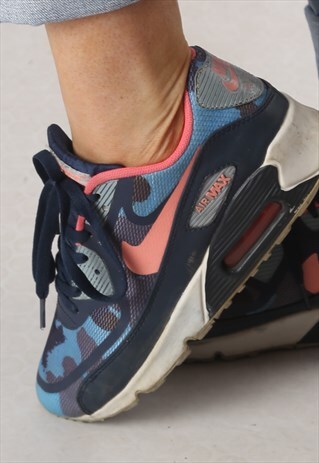 NIKE AIR MAX TRAINERS UK 6, US 8.5. (74F)