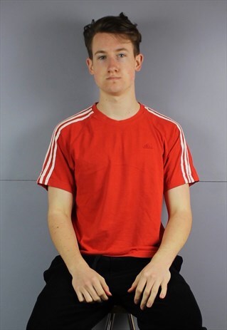 VINTAGE ADIDAS T-SHIRT IN RED WITH EMBROIDERED LOGO. SIZE SM