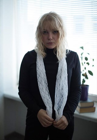 VINTAGE 80'S WHITE LACE SCARF