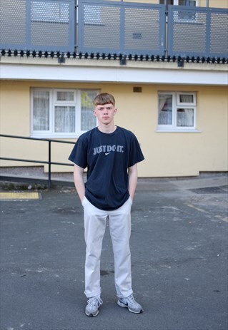 VINTAGE NIKE T SHIRT
