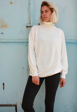 VINTAGE 80' BEAUTIFUL CLASSIC CREAM JUMPER WITH TURTLENECK