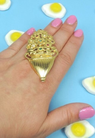 VINTAGE BROOCH, GOLD FLOWER VASE