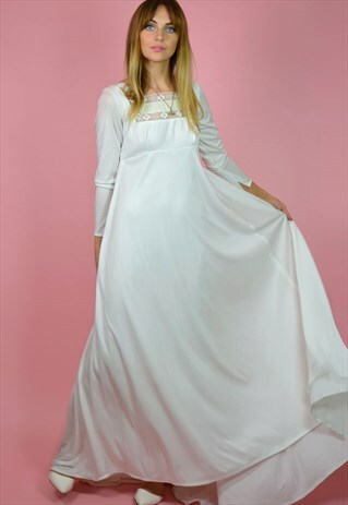 VINTAGE 1970S FLOWING BOHEMIAN WEDDING DRESS
