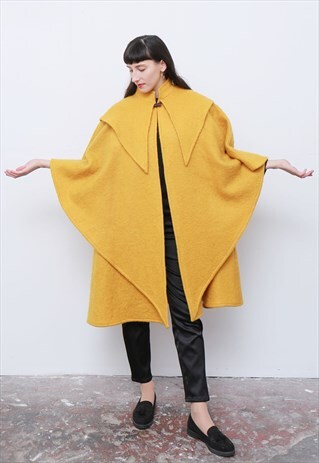RARE VINTAGE AMADA ITALY 1970'S MUSTARD WOOL CAPE COAT