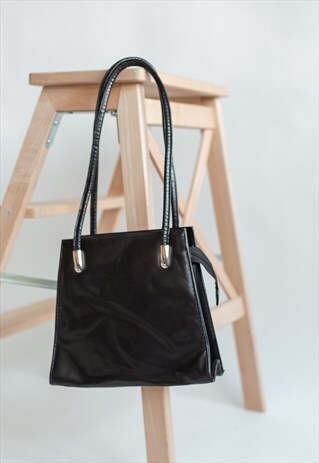 VINTAGE 90S GRUNGE HANDBAG IN FAUX LEATHER