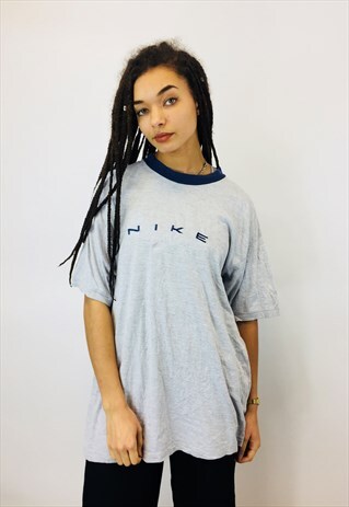 VINTAGE NIKE EMBROIDERED T SHIRT