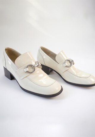 VINTAGE 90S 70S WHITE PATENT LEATHER HEELED LOAFERS SHOES