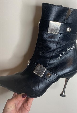 VINTAGE Y2K RED OR DEAD METAL BLACK BUCKLE BOOTS
