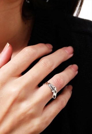 ZIPPER STERLING SILVER RING