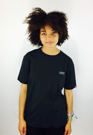 VINTAGE LEVIS EMBROIDERED T SHIRT