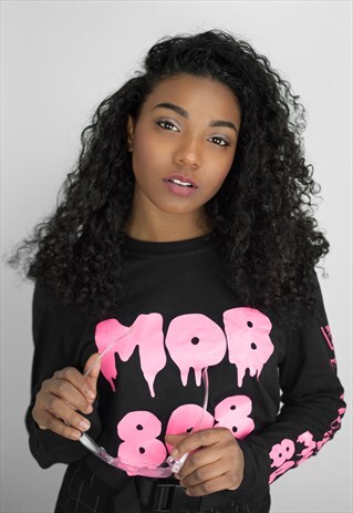GRAPHIC TEE WITH SLEEVE PRINT
