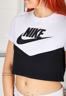 Vintage Nike T-Shirt in White Short Sleeve Crop Tee Small
